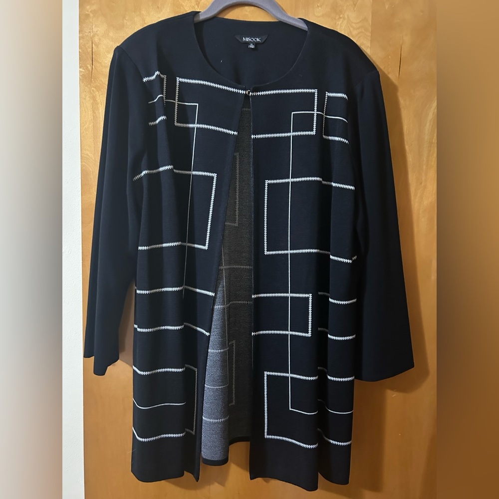 Misook Black and White Geometric Cape